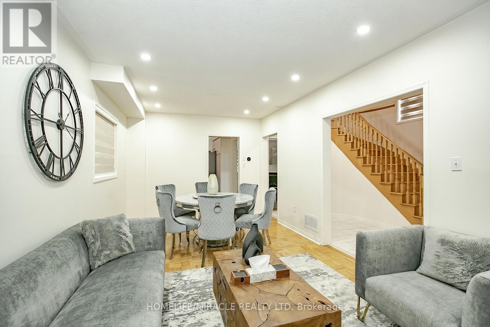 20 Culture Crescent, Brampton, ON - Indoor Photo Showing Living Room