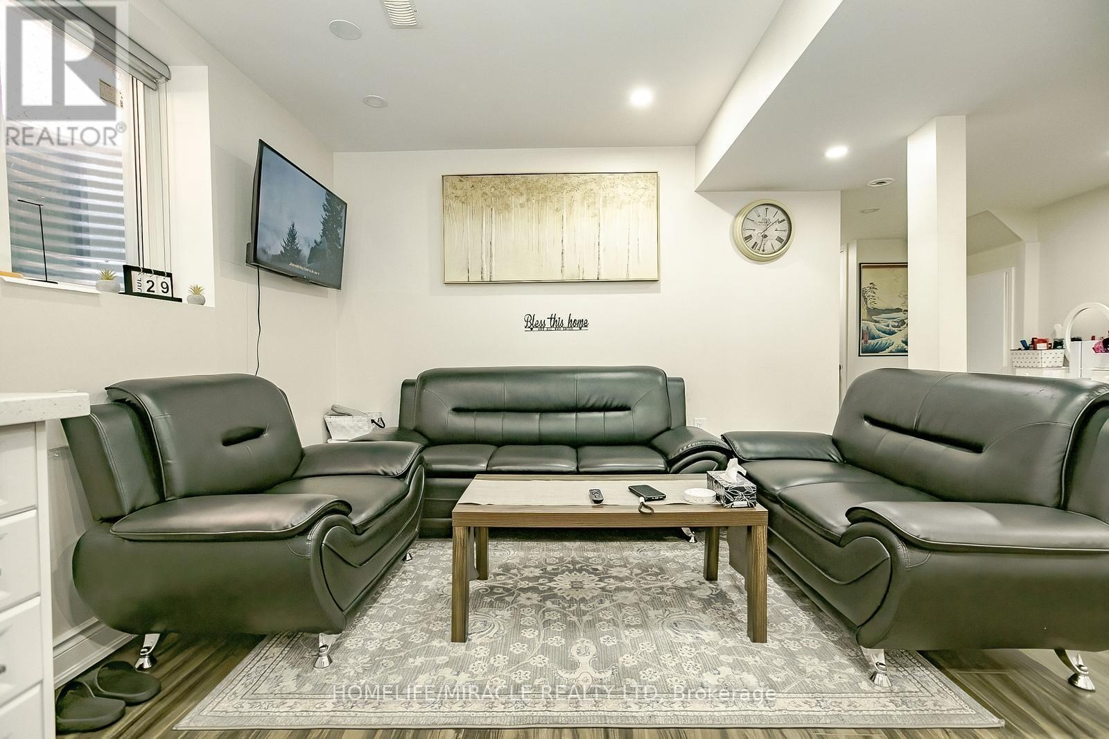 20 Culture Crescent, Brampton, ON - Indoor Photo Showing Living Room