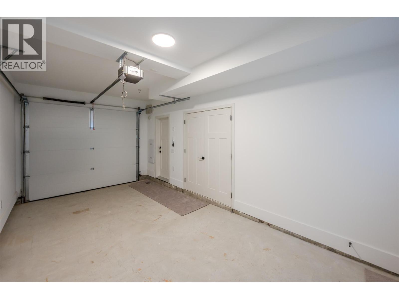 784 Argyle Street Unit# 102, Penticton, BC - Indoor Photo Showing Garage