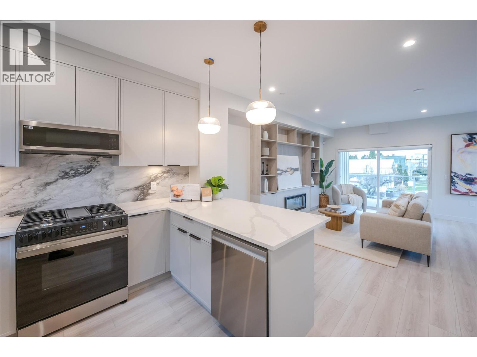 784 Argyle Street Unit# 102, Penticton, BC - Indoor Photo Showing Kitchen With Upgraded Kitchen