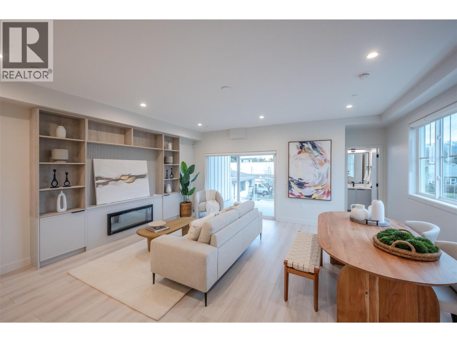 784 Argyle Street Unit# 102, Penticton, BC - Indoor Photo Showing Living Room With Fireplace