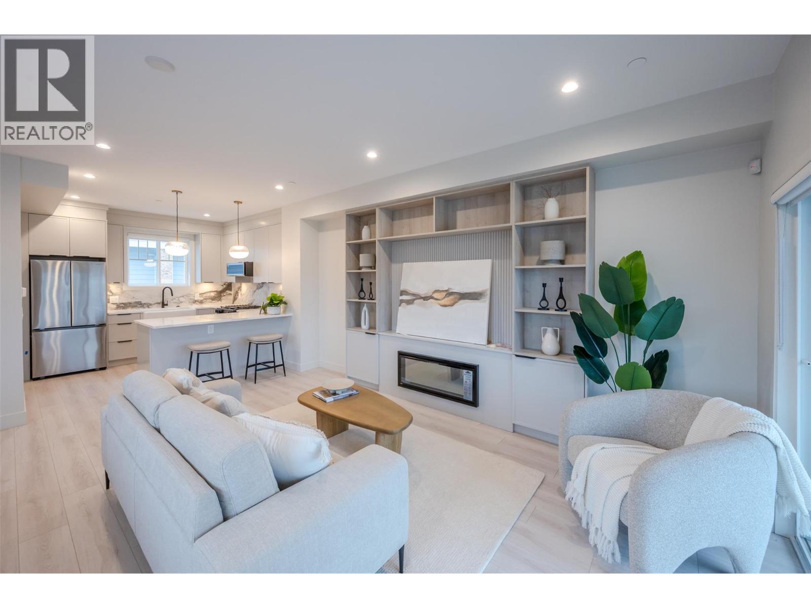 784 Argyle Street Unit# 102, Penticton, BC - Indoor Photo Showing Living Room With Fireplace