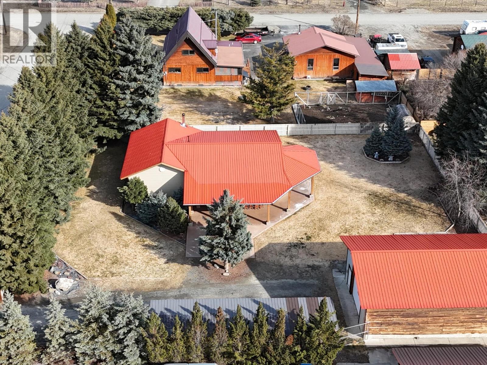 6228 Tamarack Road, Wasa, BC - Outdoor