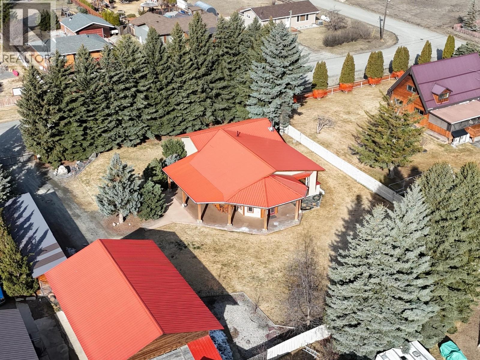 6228 Tamarack Road, Wasa, BC - Outdoor