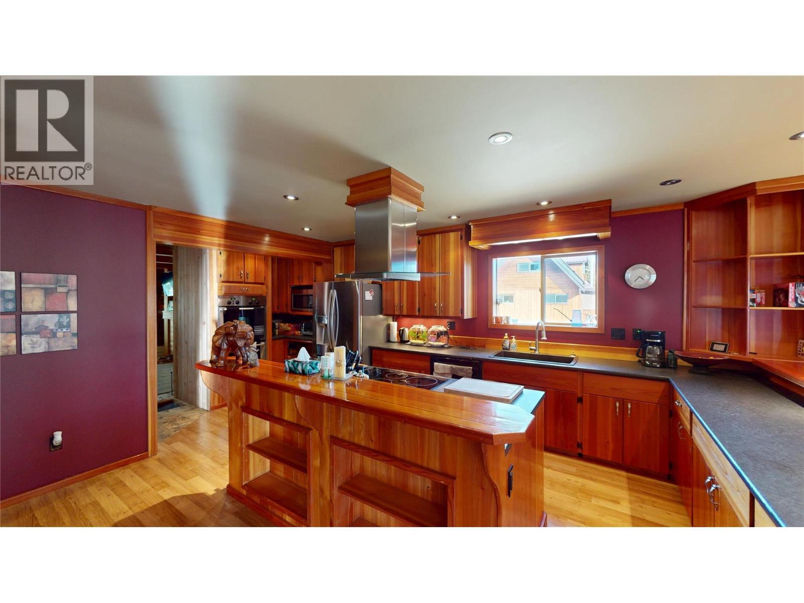 6228 Tamarack Road, Wasa, BC - Indoor Photo Showing Kitchen