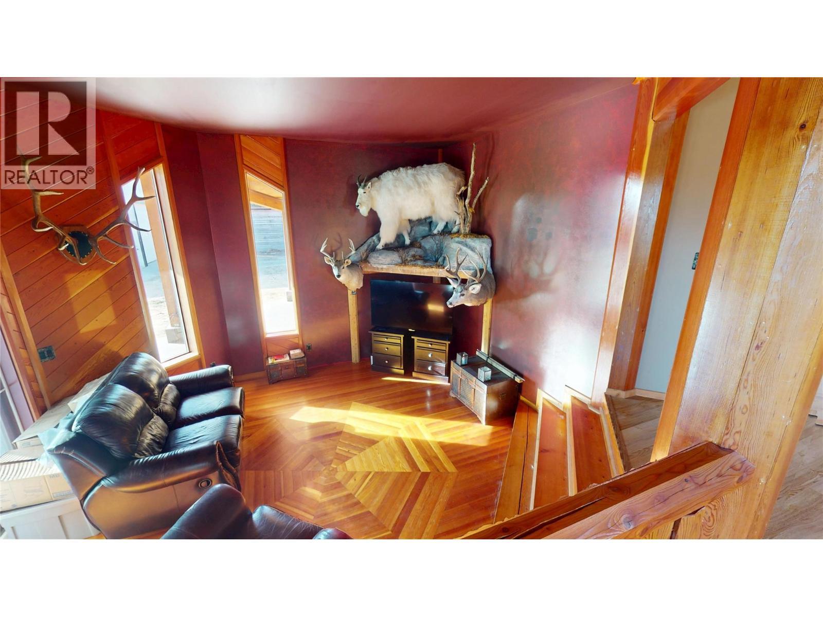 6228 Tamarack Road, Wasa, BC - Indoor