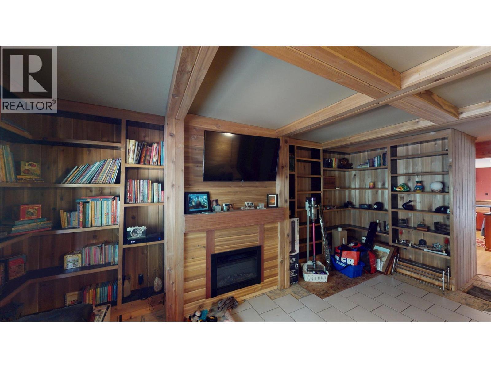 6228 Tamarack Road, Wasa, BC - Indoor