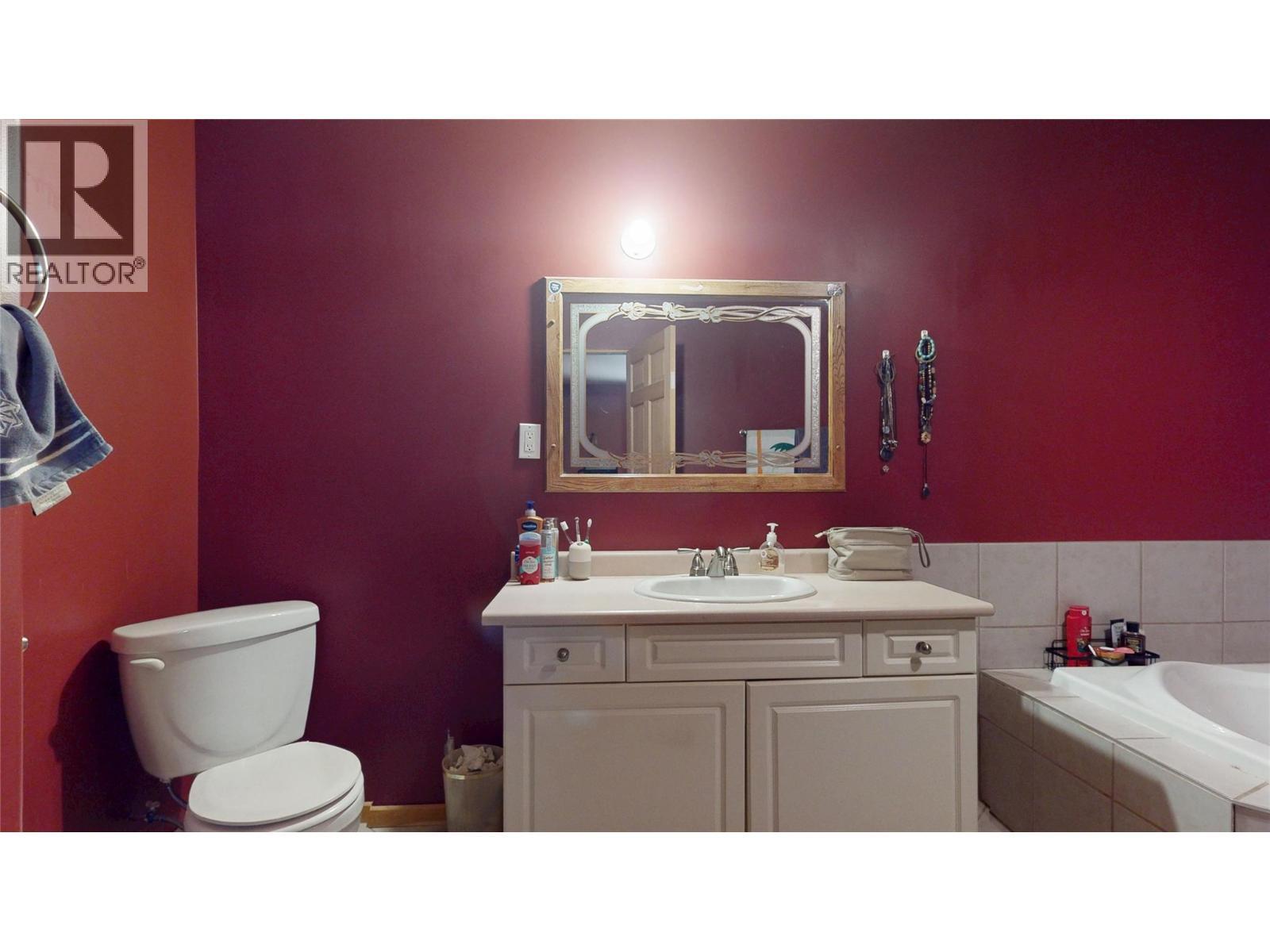 6228 Tamarack Road, Wasa, BC - Indoor Photo Showing Bathroom