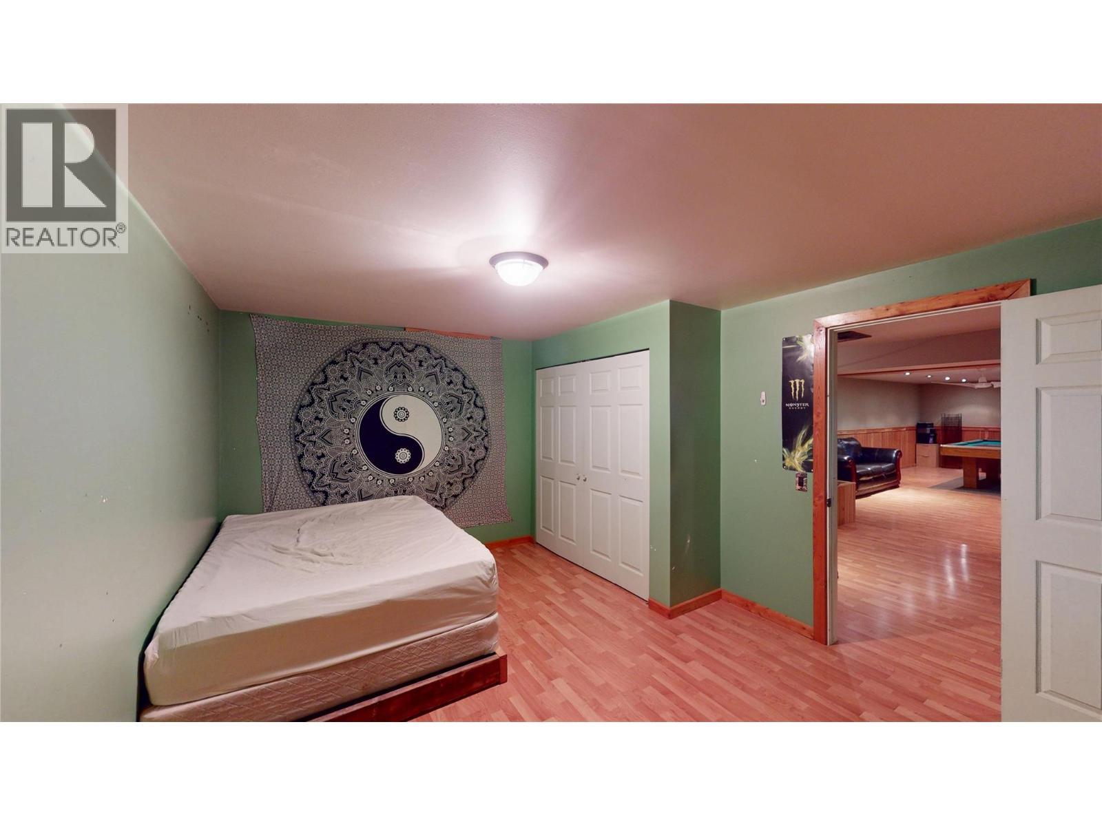 6228 Tamarack Road, Wasa, BC - Indoor Photo Showing Bedroom