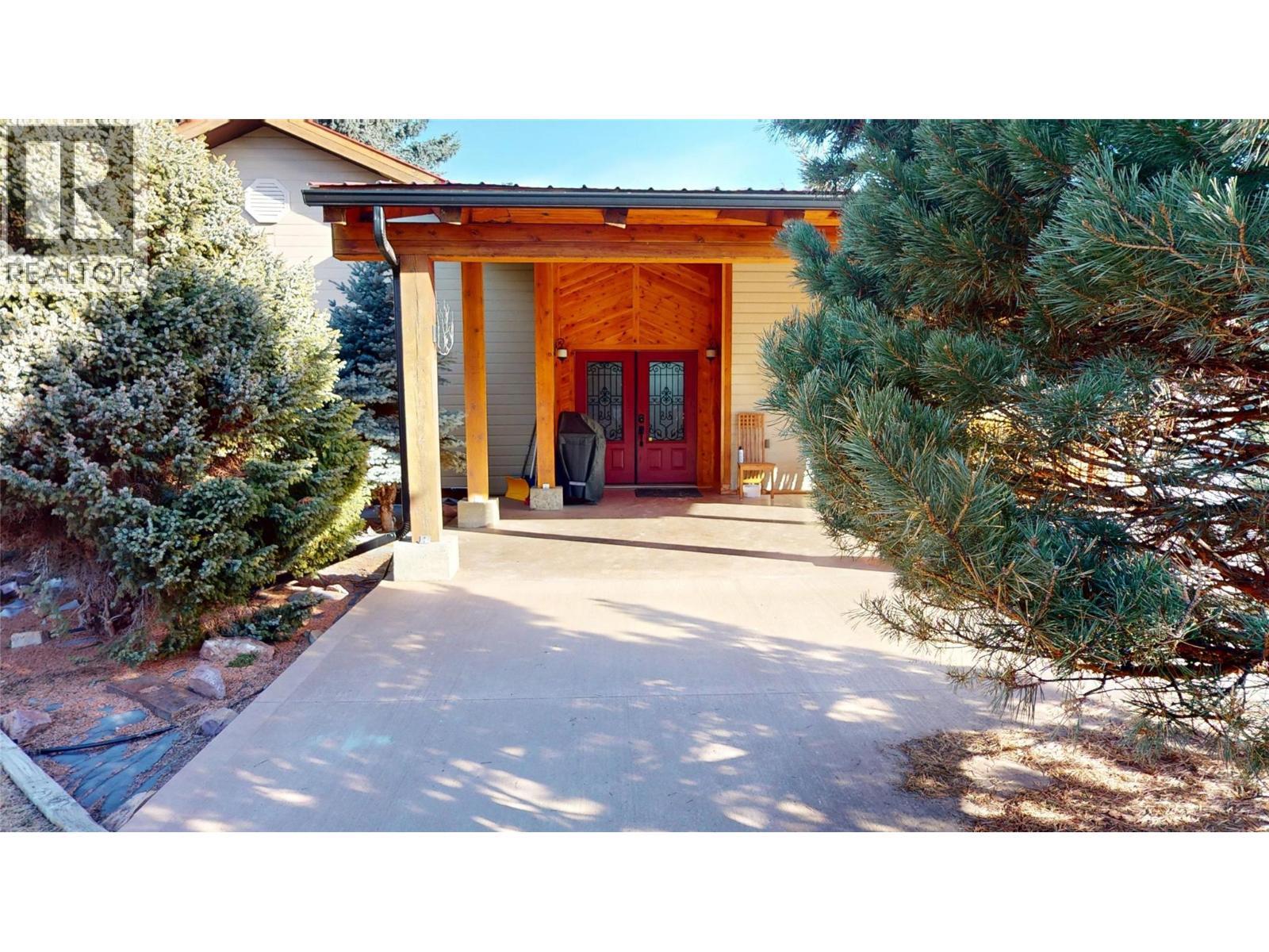 6228 Tamarack Road, Wasa, BC - Outdoor