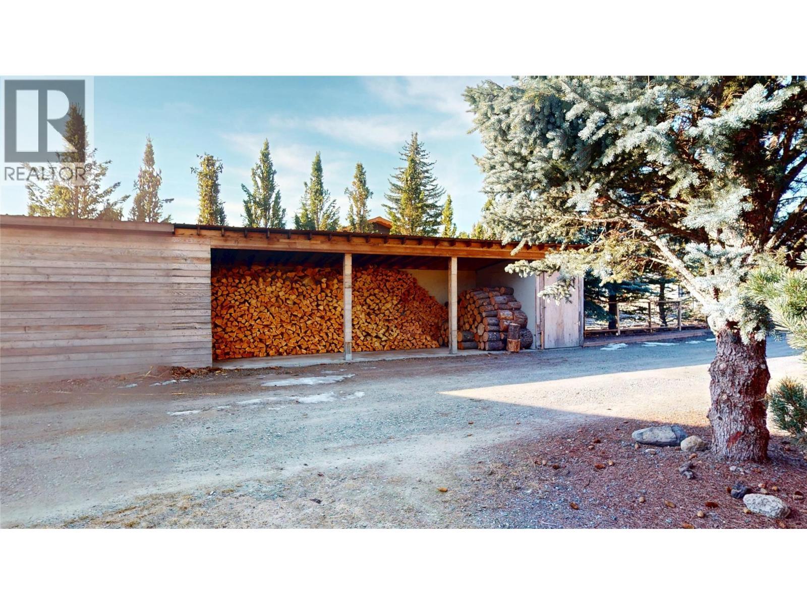 6228 Tamarack Road, Wasa, BC - Outdoor