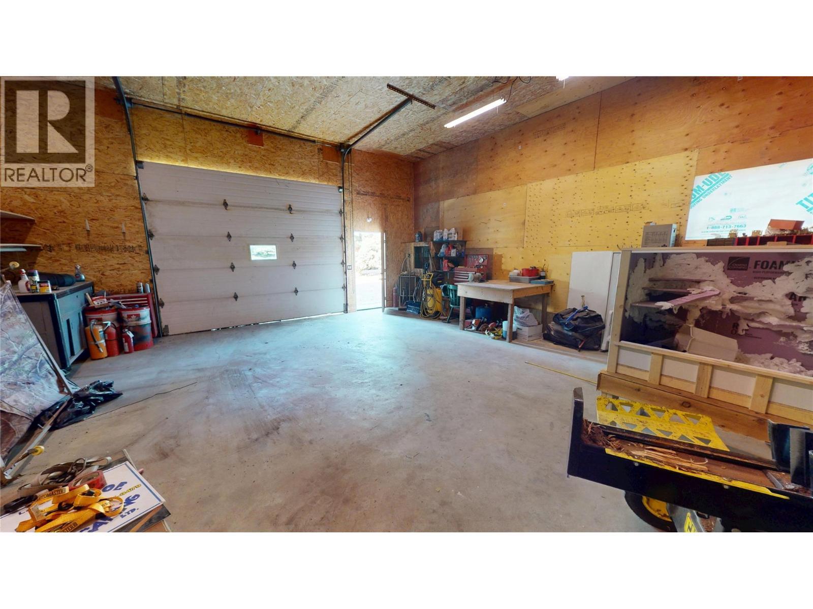 6228 Tamarack Road, Wasa, BC - Indoor Photo Showing Garage