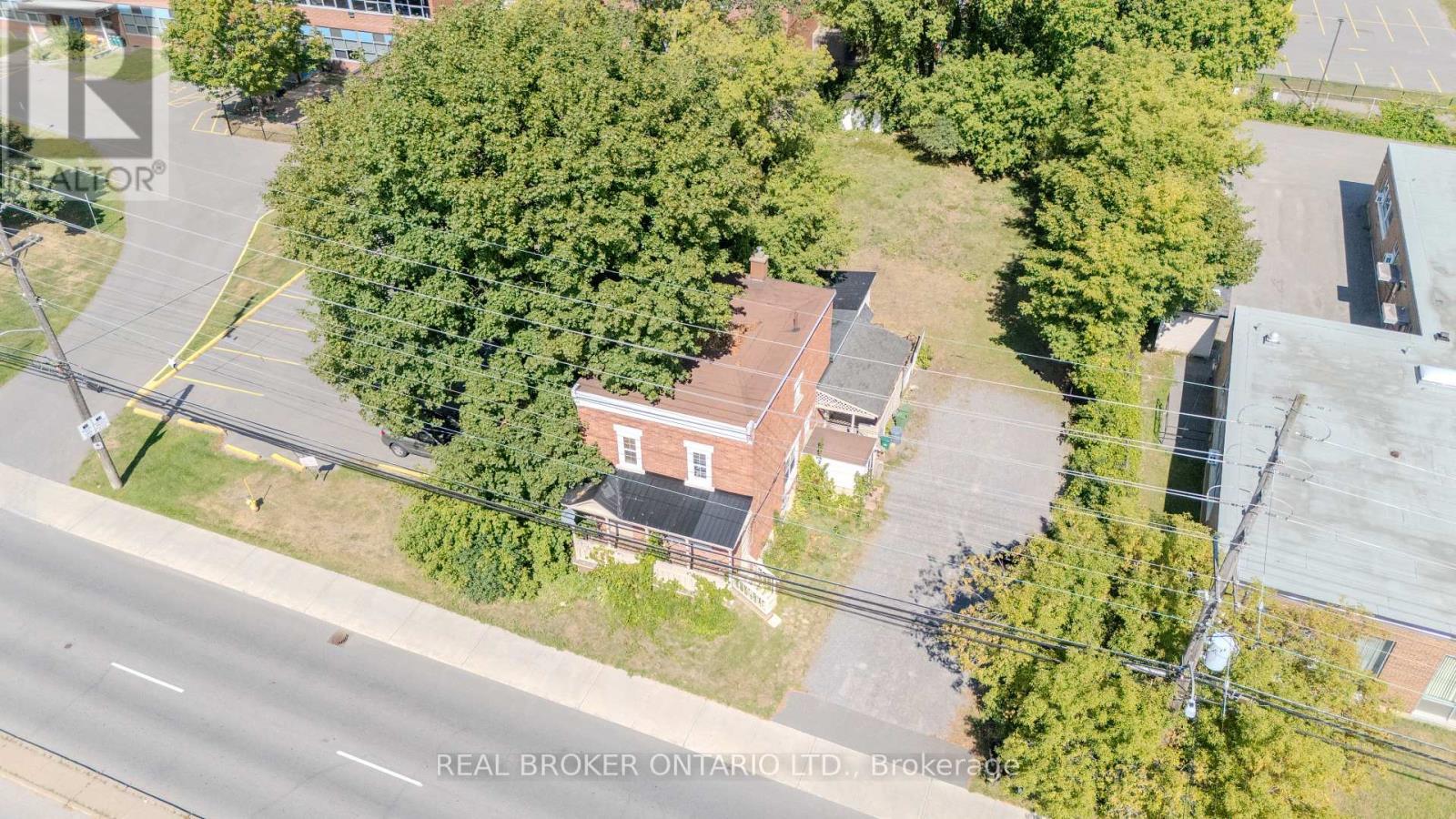 713 St Laurent Boulevard, Ottawa, ON