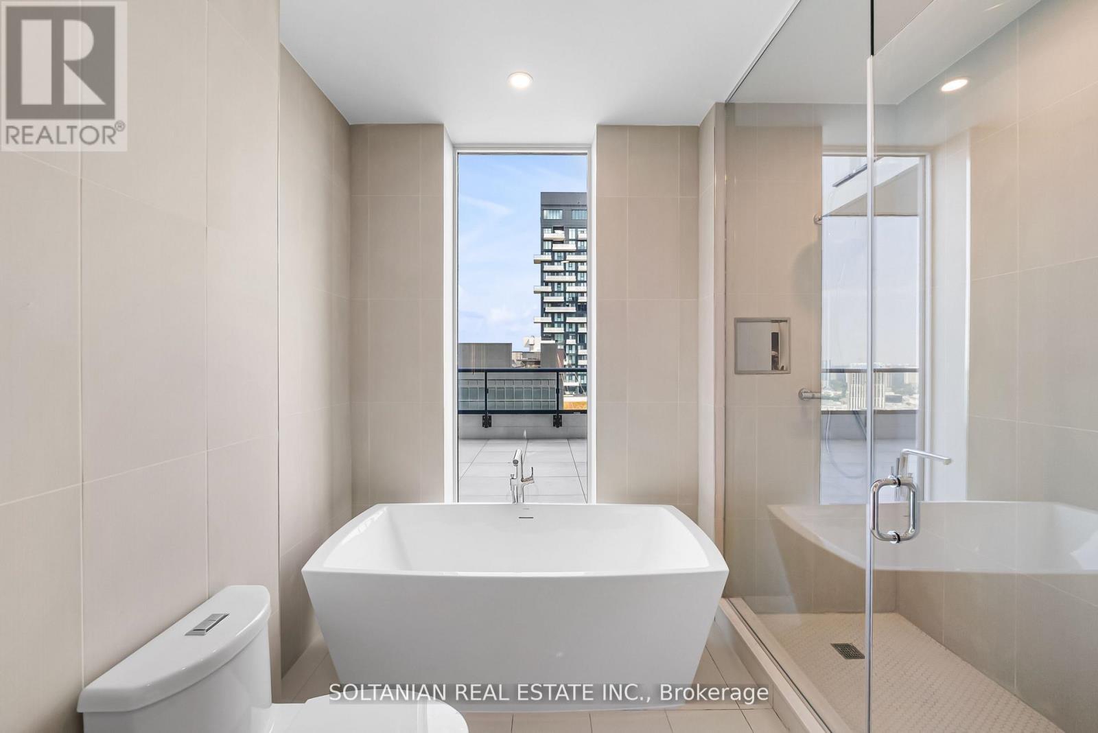 3204 - 10 Inn On The Park Drive, Toronto, ON - Indoor Photo Showing Bathroom