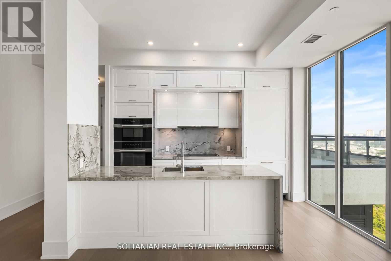 3204 - 10 Inn On The Park Drive, Toronto, ON - Indoor Photo Showing Kitchen