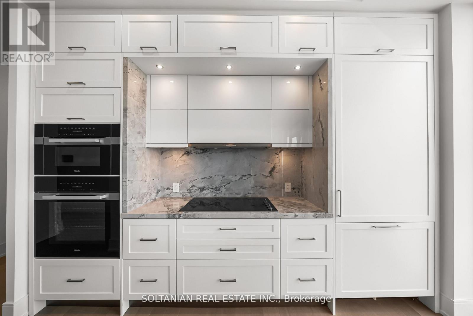 Luxury Kitchen W Meile appliances - 3204 - 10 Inn On The Park Drive, Toronto, ON - Indoor Photo Showing Kitchen