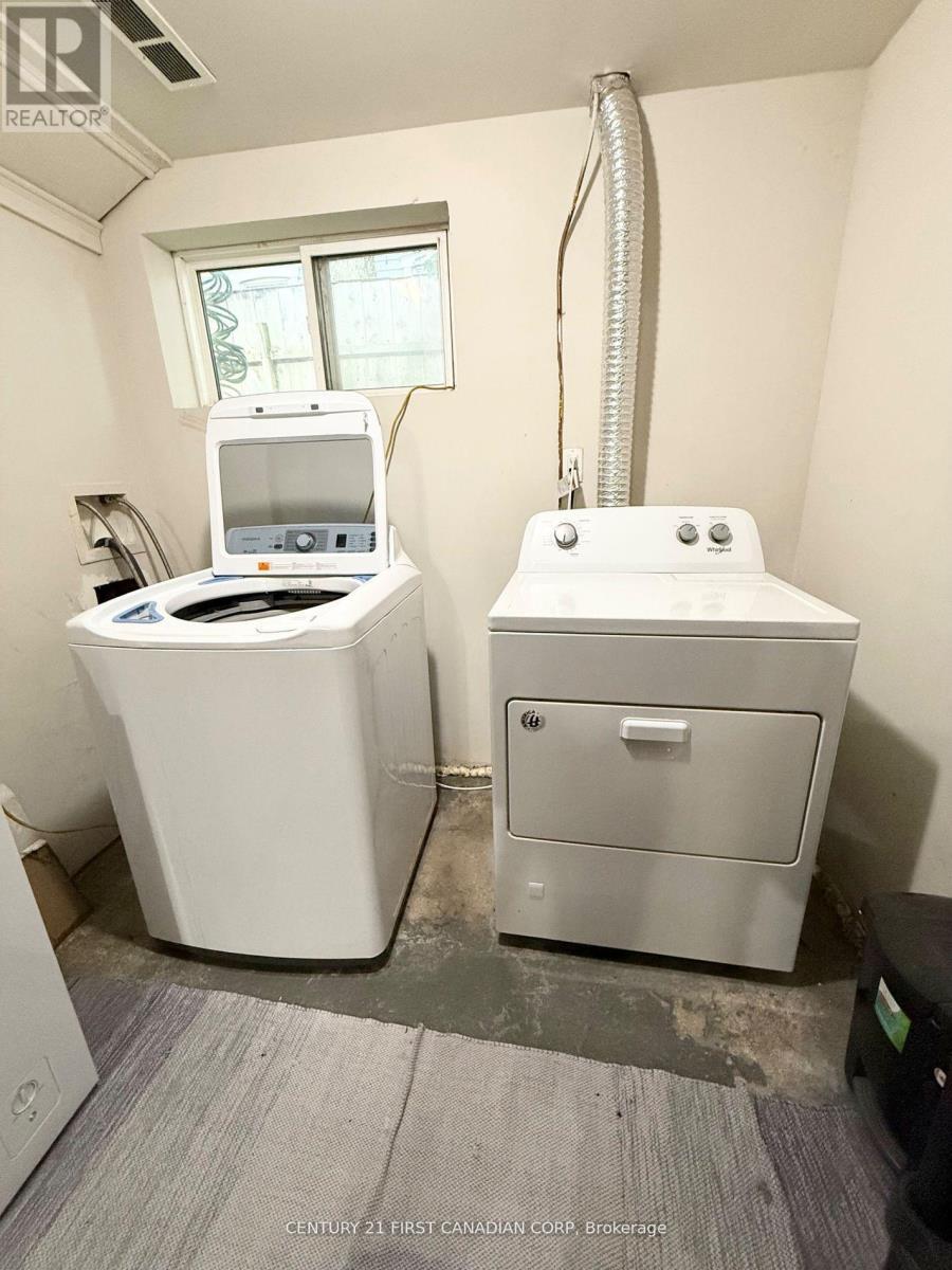 528 Pall Mall St Street, London East (East F), ON - Indoor Photo Showing Laundry Room