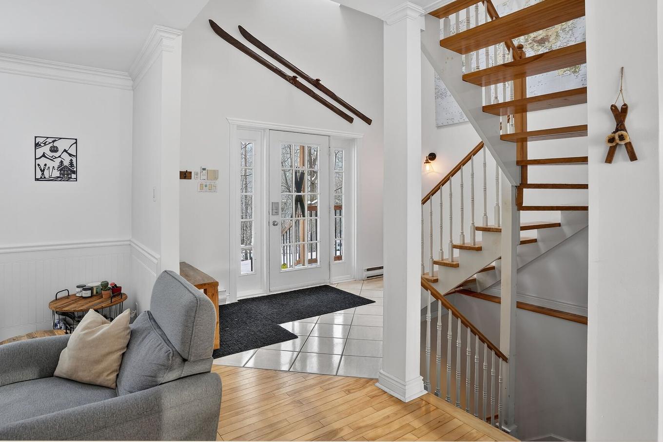 Hall d'entrée/Vestibule - 1591 Rue Charlebois, Prévost, QC - Indoor Photo Showing Other Room