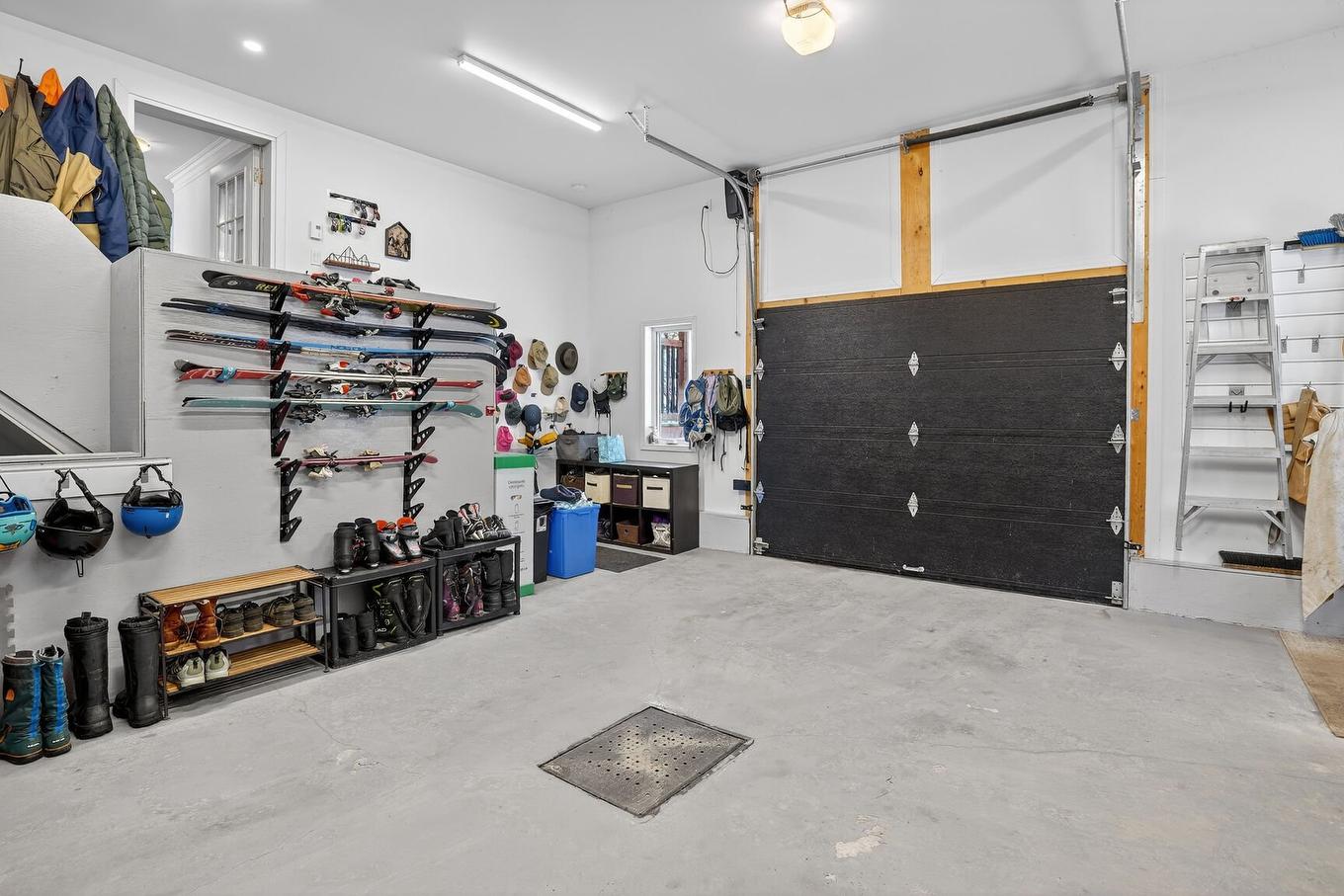 Garage - 1591 Rue Charlebois, Prévost, QC - Indoor Photo Showing Garage