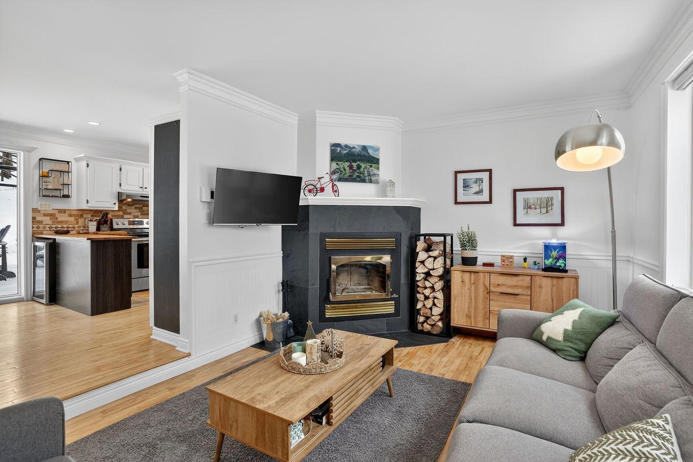 Salon - 1591 Rue Charlebois, Prévost, QC - Indoor Photo Showing Living Room With Fireplace