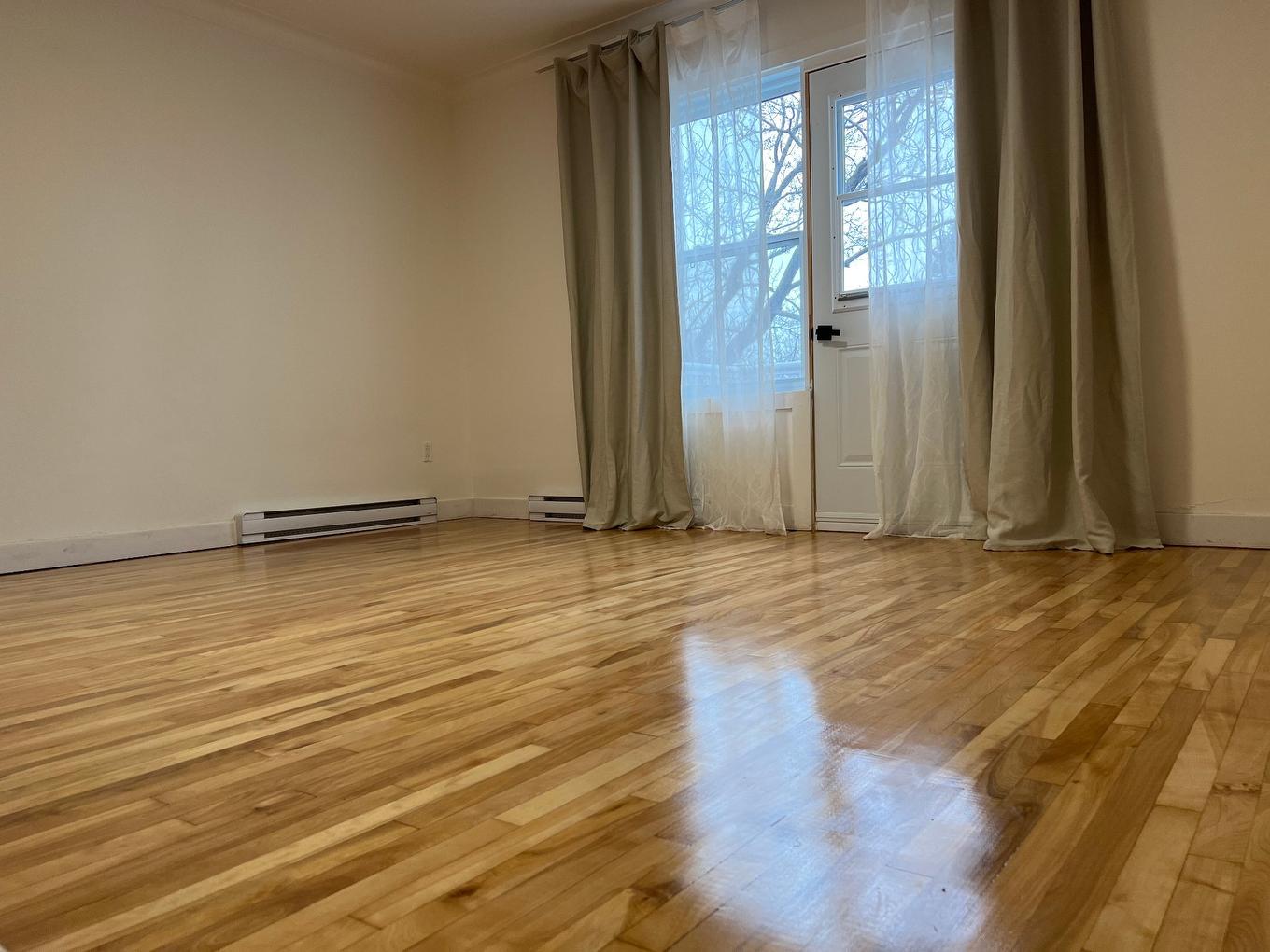 Living room - 4246-4242 - 4248 Boul. Gouin O., Montréal (Ahuntsic-Cartierville), QC - Indoor Photo Showing Other Room