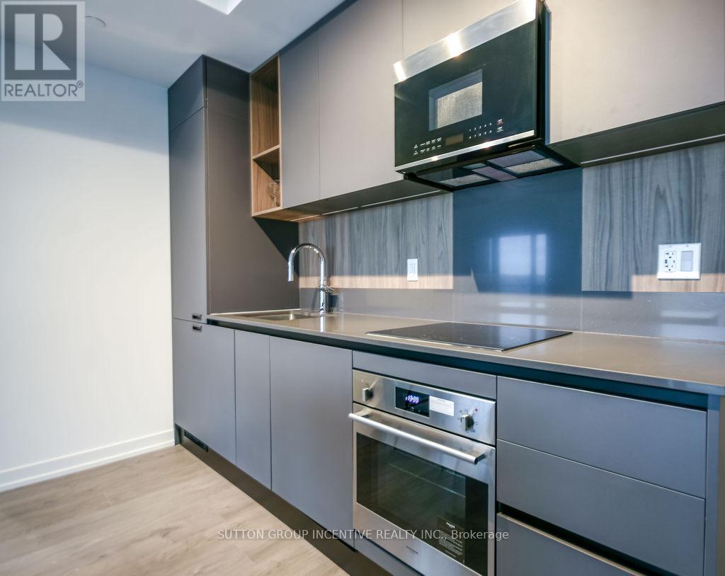 802 - 39 Mary Street, Barrie, ON - Indoor Photo Showing Kitchen