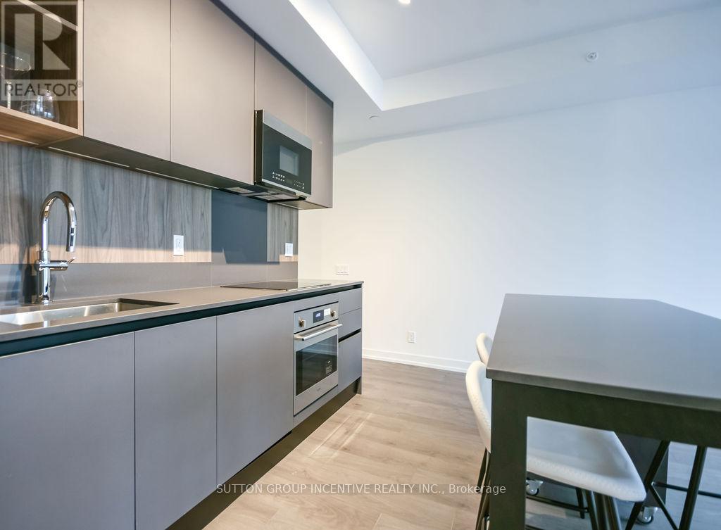 802 - 39 Mary Street, Barrie, ON - Indoor Photo Showing Kitchen