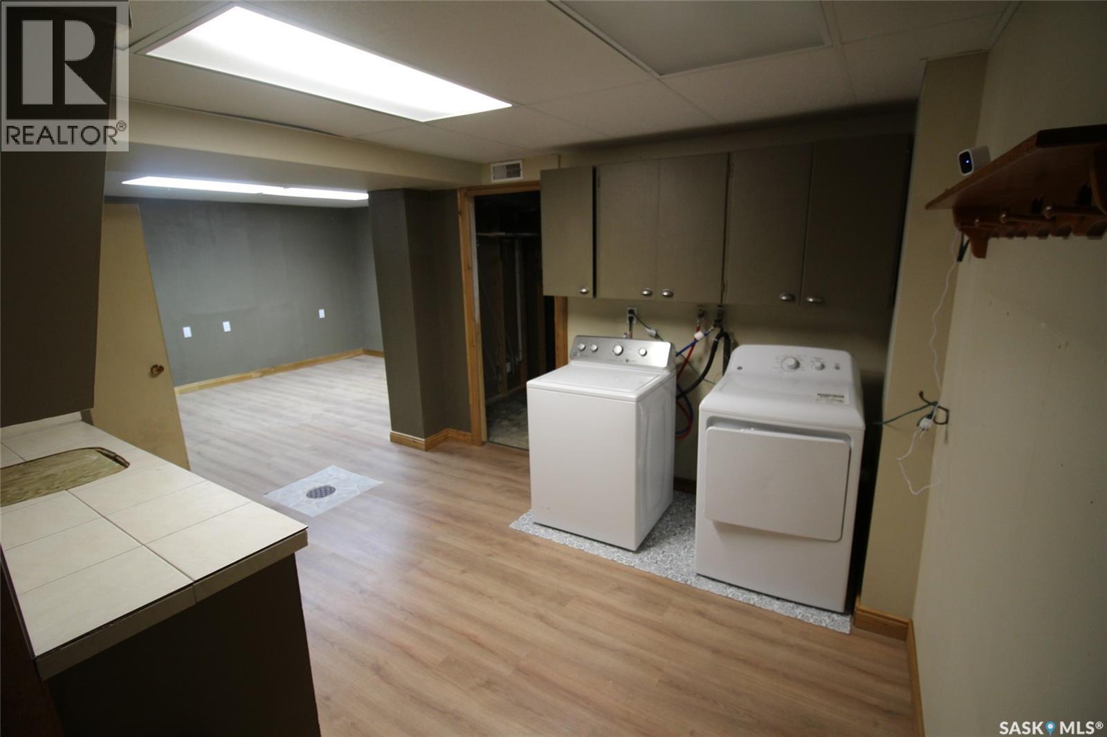 Wills Acreage, Frontier, SK - Indoor Photo Showing Laundry Room