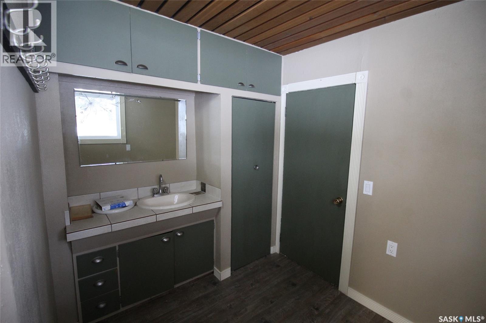 Wills Acreage, Frontier, SK - Indoor Photo Showing Bathroom