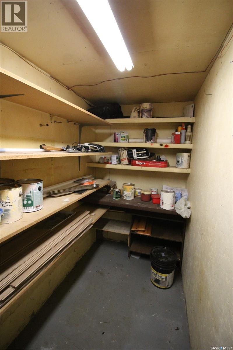 Wills Acreage, Frontier, SK - Indoor With Storage