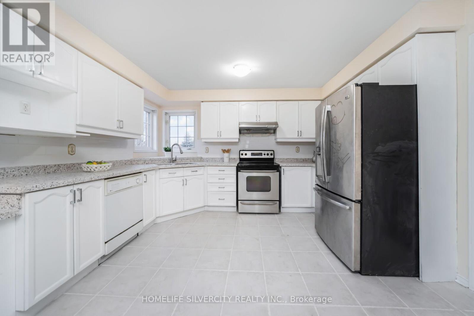 16 Coralreef Crescent, Brampton, ON - Indoor Photo Showing Kitchen