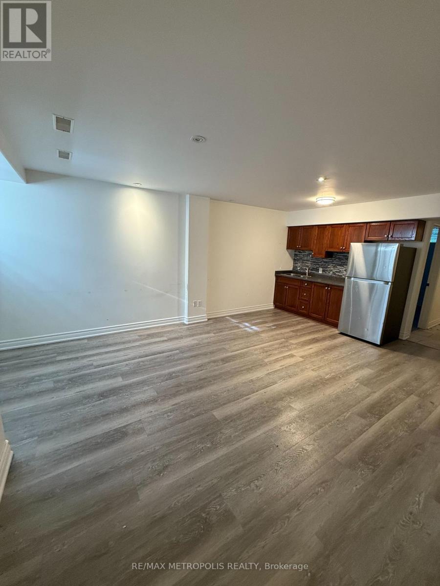 103 - 6045 Dunn Street, Niagara Falls, ON - Indoor Photo Showing Other Room