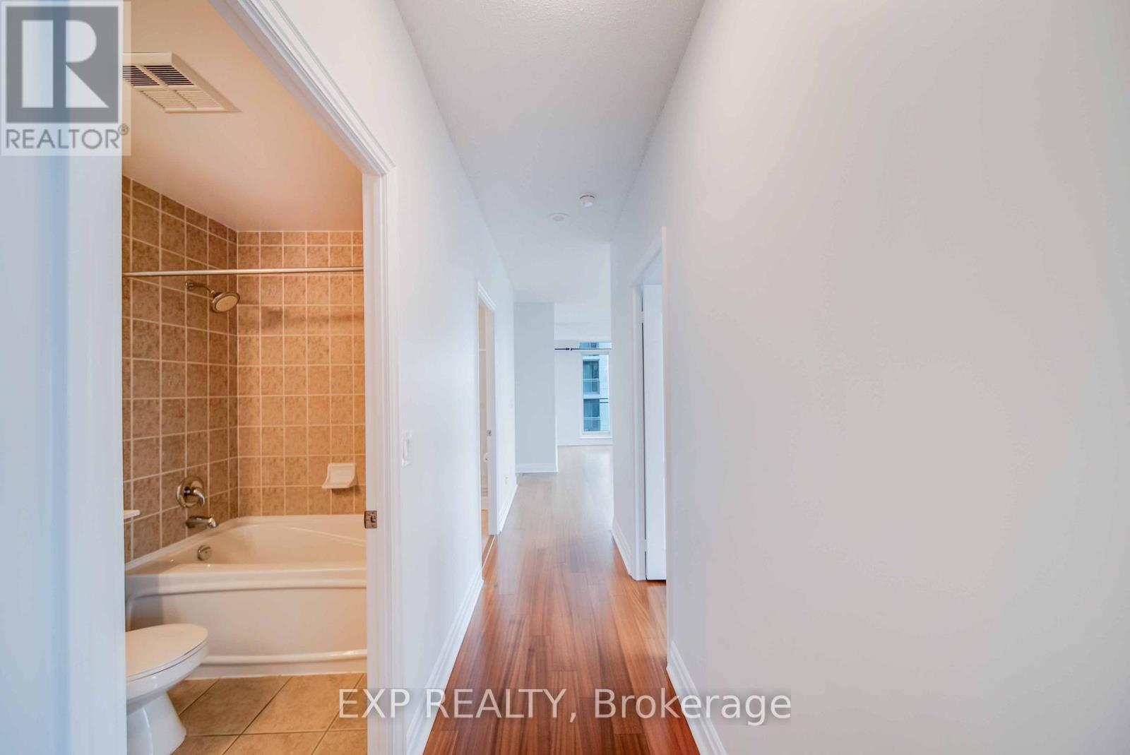 1003 - 2119 Lakeshore Boulevard W, Toronto (Mimico), ON - Indoor Photo Showing Bathroom