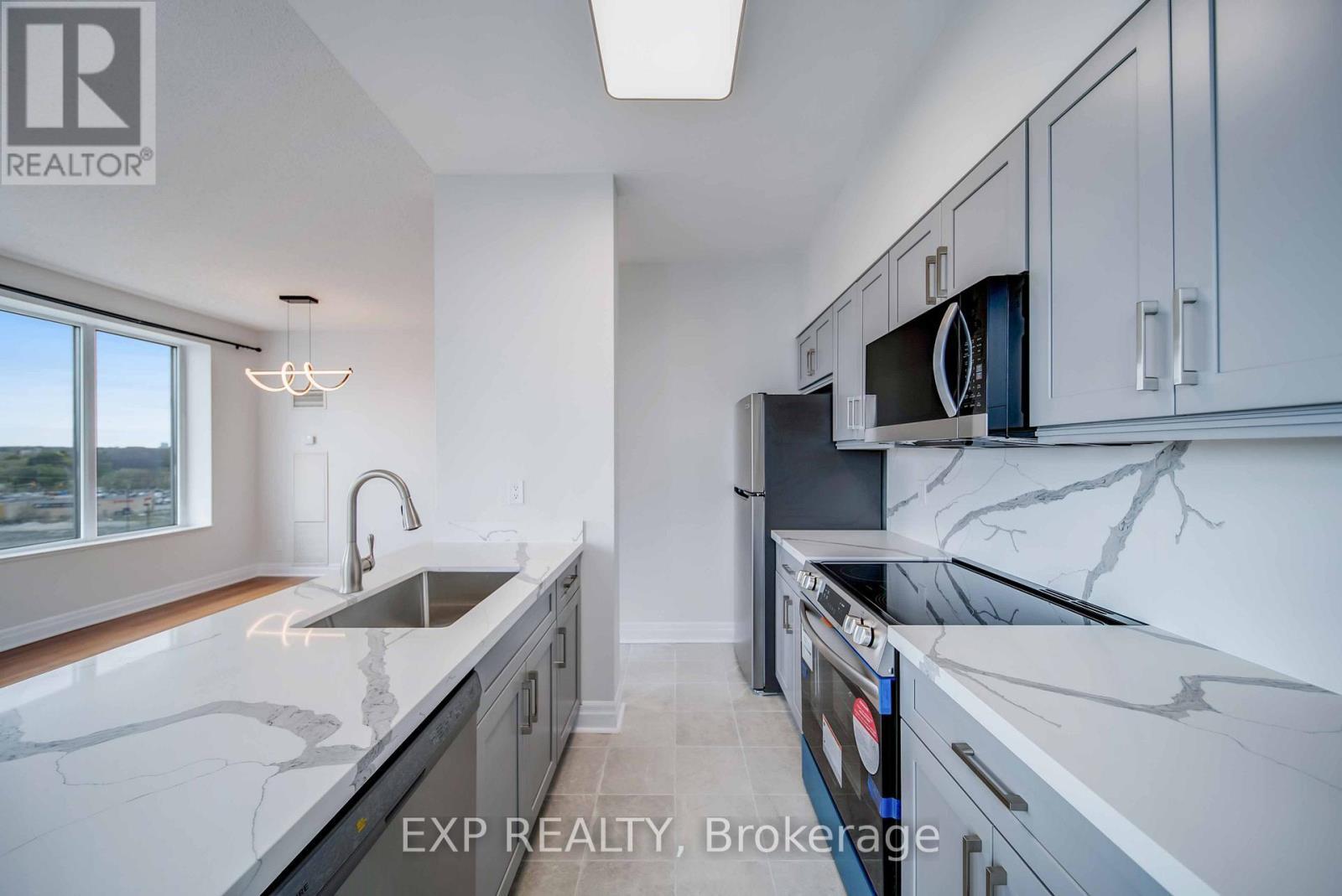 1003 - 2119 Lakeshore Boulevard W, Toronto (Mimico), ON - Indoor Photo Showing Kitchen