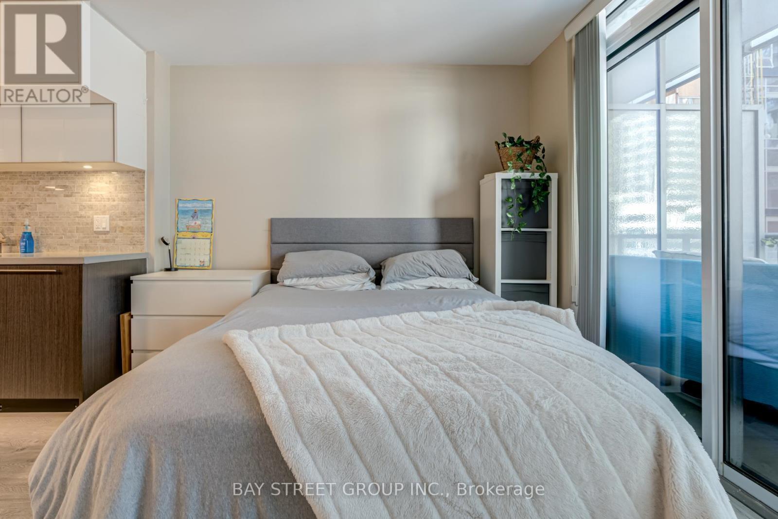 909 - 8 Mercer Street, Toronto, ON - Indoor Photo Showing Bedroom
