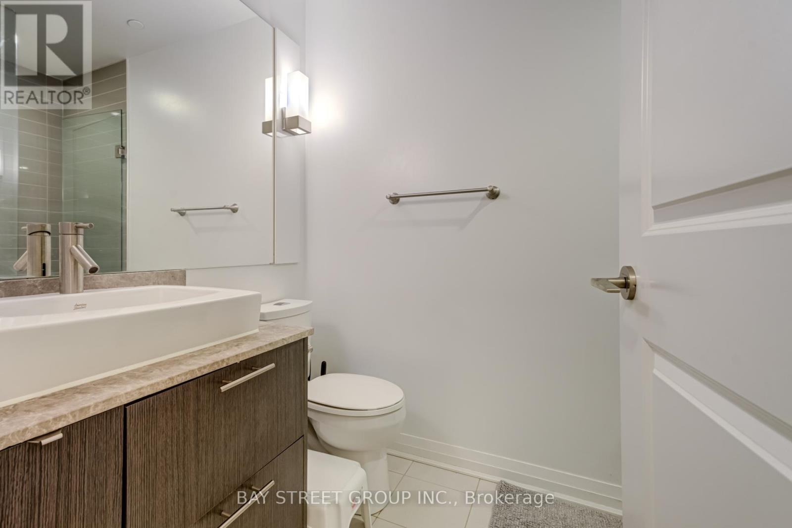 909 - 8 Mercer Street, Toronto, ON - Indoor Photo Showing Bathroom