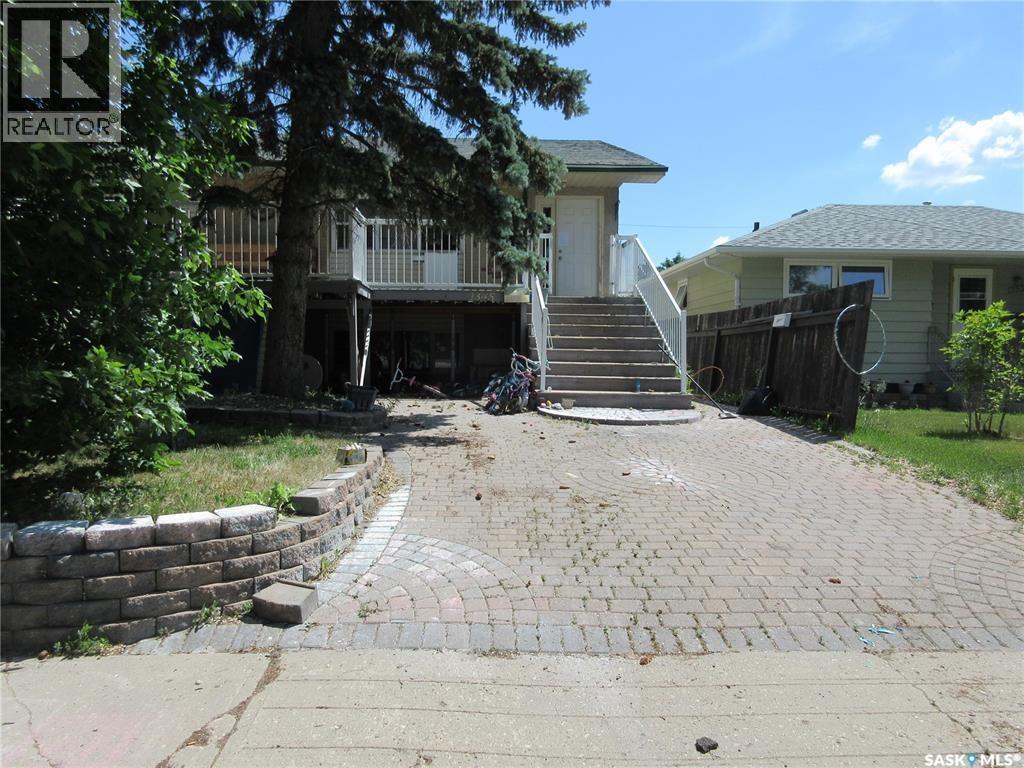 1345 Lacon Street, Regina, SK - Outdoor