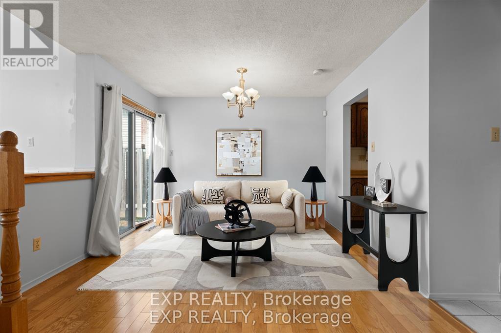 366 Franklin Road, Hamilton, ON - Indoor Photo Showing Living Room