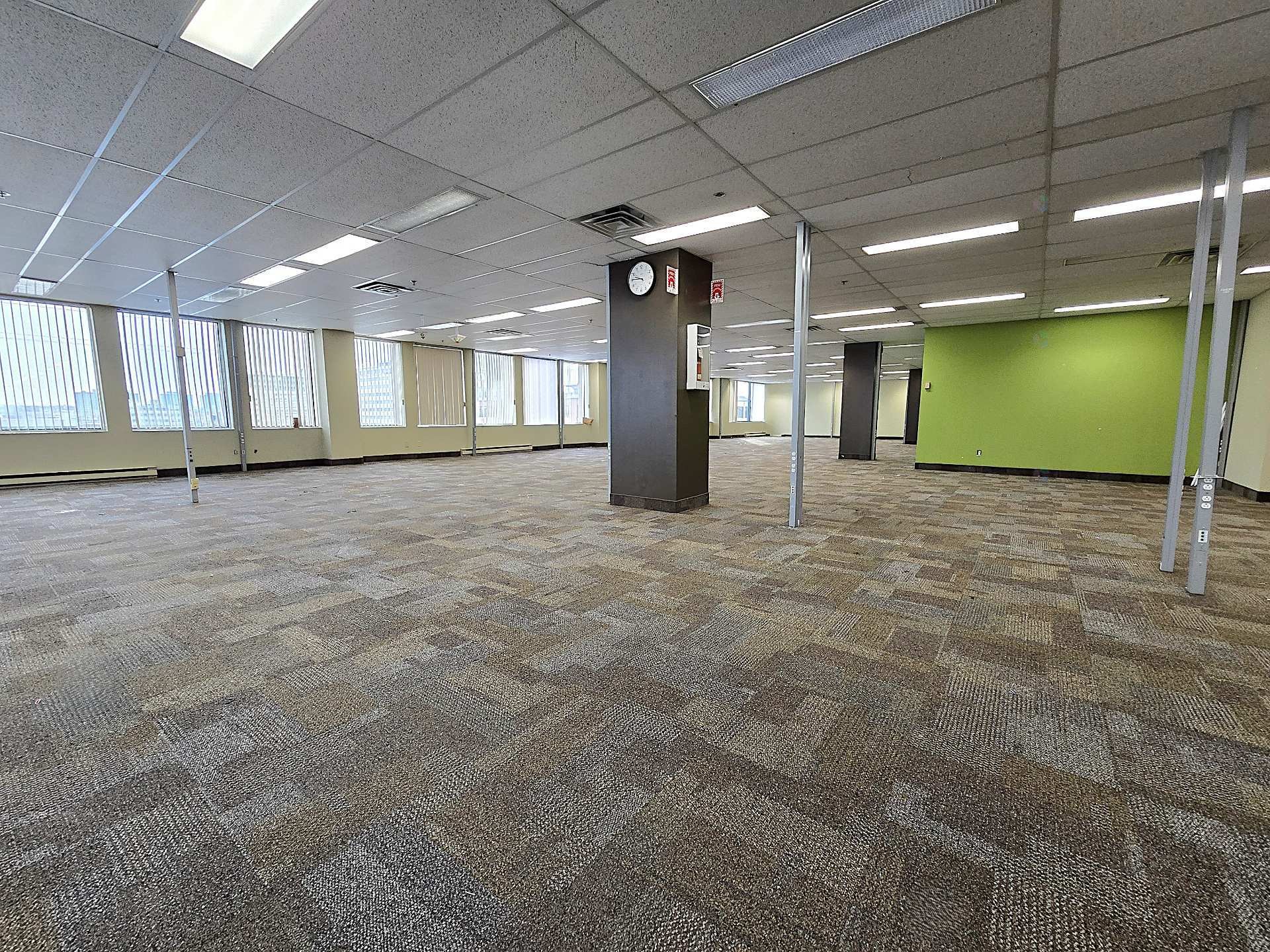 Office - 400-35 Rue De Port-Royal E., Montréal (Ahuntsic-Cartierville), QC - Indoor Photo Showing Other Room