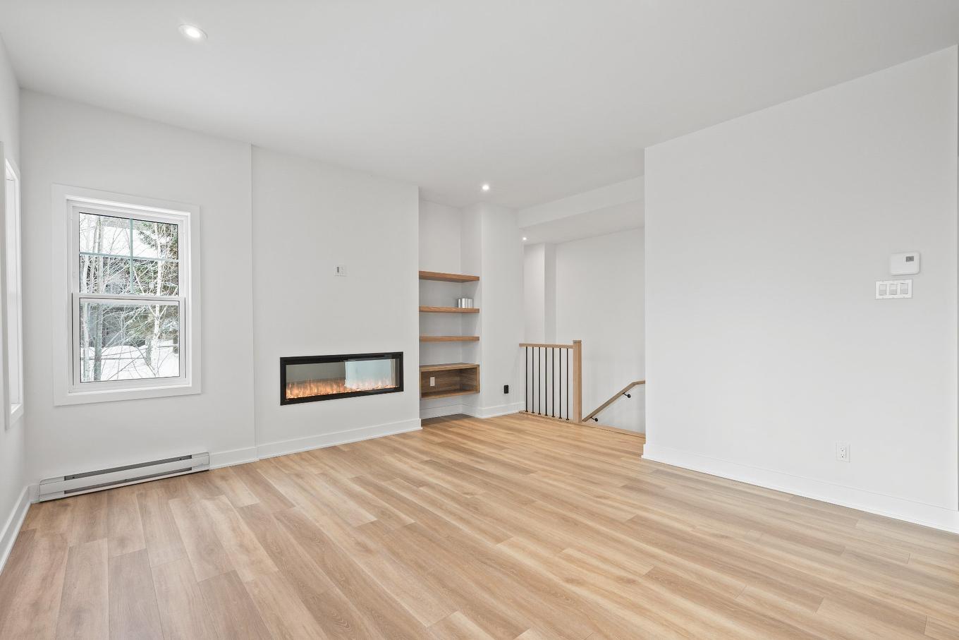 Living room - 10-280 Rue Du Mont-Plaisant, Mont-Tremblant, QC - Indoor Photo Showing Other Room With Fireplace