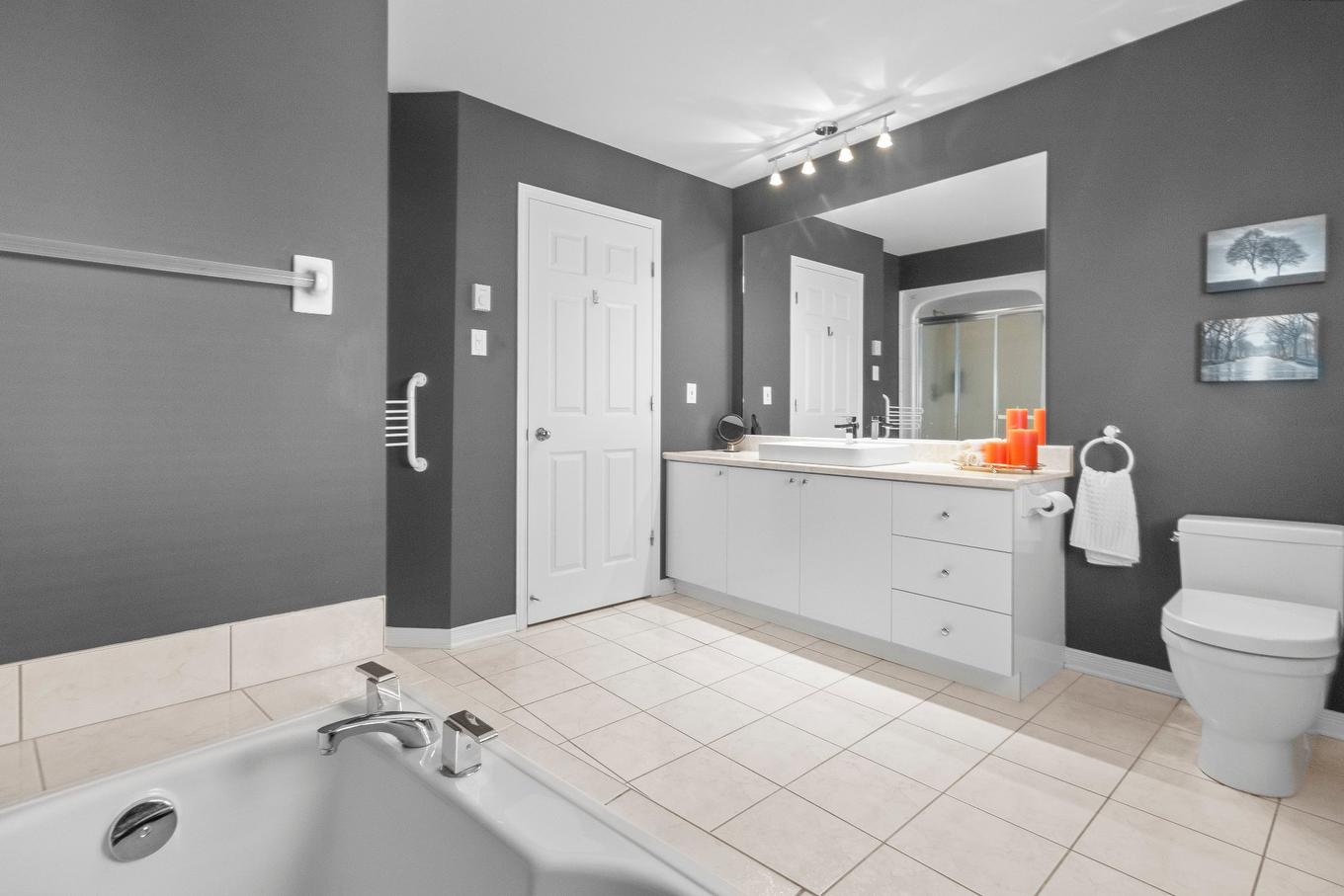 Ensuite bathroom - 907 Rue Henri-Massé, Longueuil (Saint-Hubert), QC - Indoor Photo Showing Bathroom