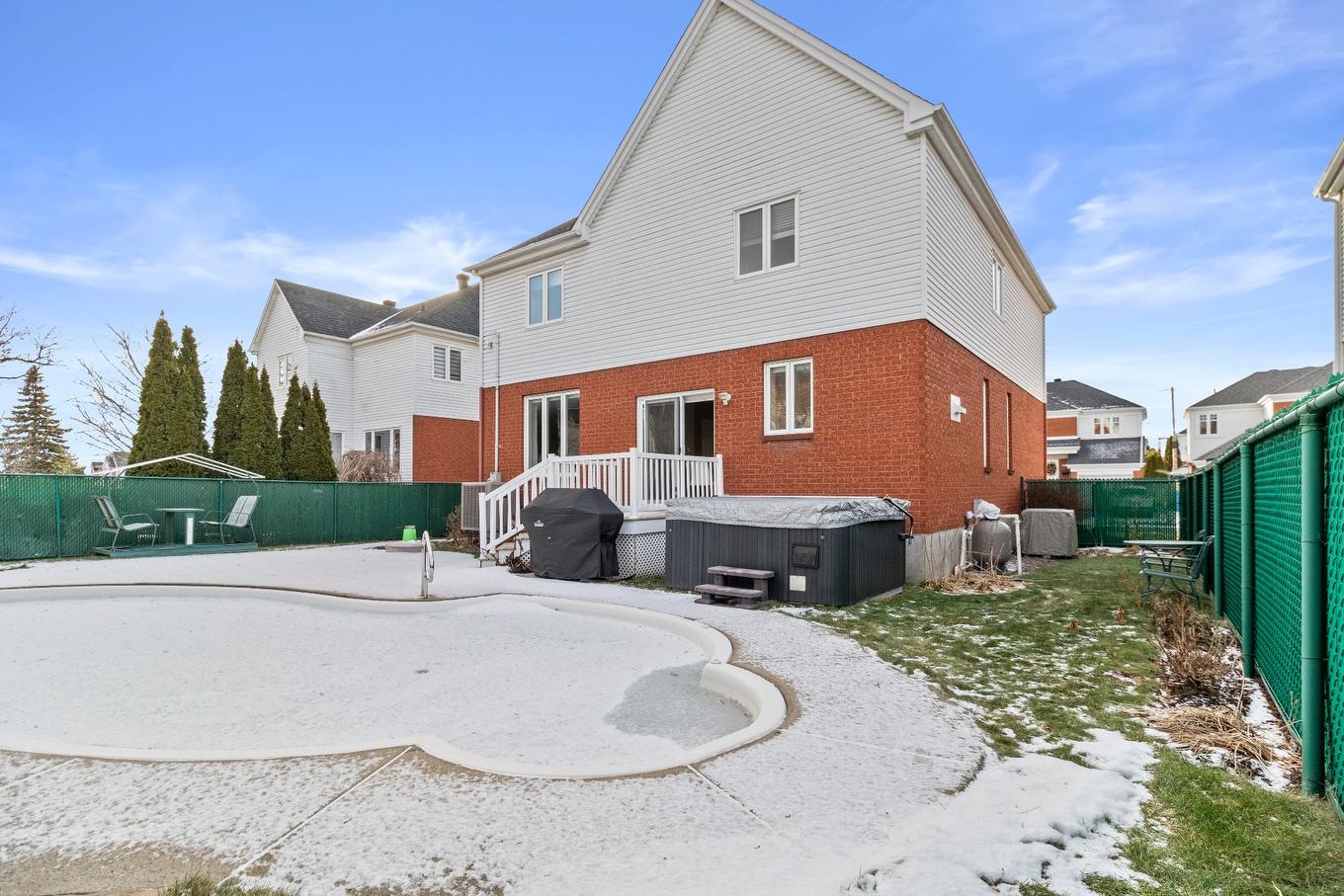 Backyard - 907 Rue Henri-Massé, Longueuil (Saint-Hubert), QC - Outdoor With Exterior