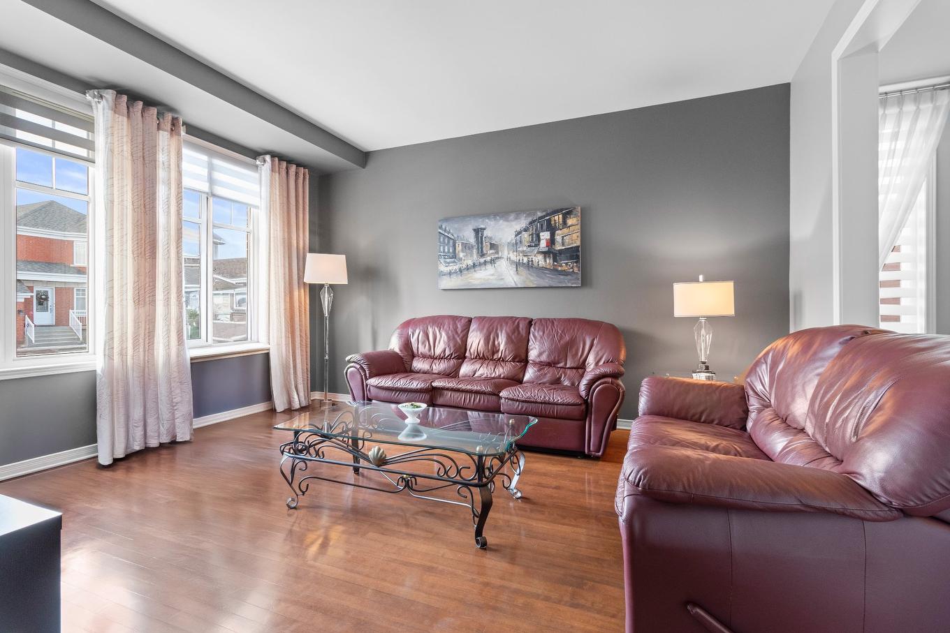 Living room - 907 Rue Henri-Massé, Longueuil (Saint-Hubert), QC - Indoor Photo Showing Living Room