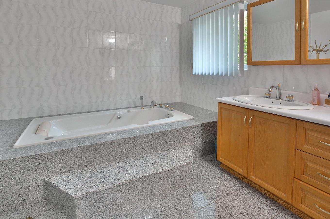 Ensuite bathroom - 209 55E Avenue, Montréal (Lachine), QC - Indoor Photo Showing Bathroom