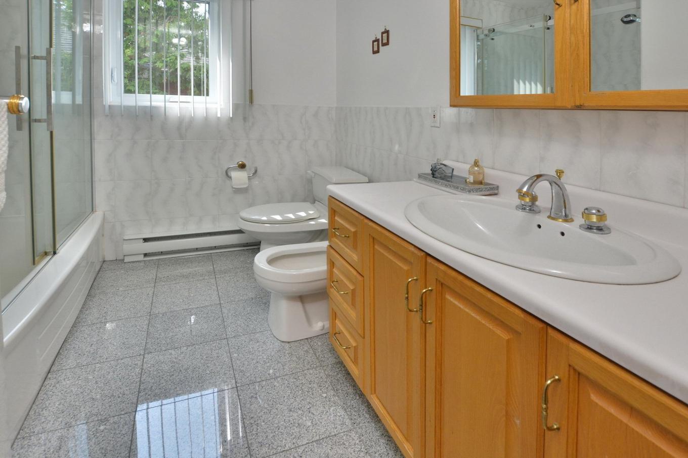 Bathroom - 209 55E Avenue, Montréal (Lachine), QC - Indoor Photo Showing Bathroom