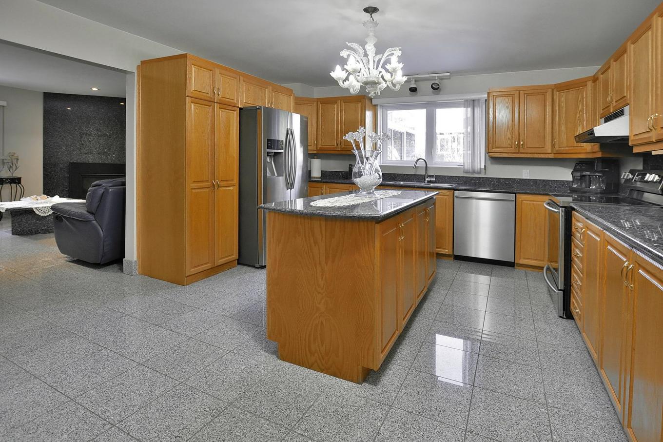 Kitchen - 209 55E Avenue, Montréal (Lachine), QC - Indoor Photo Showing Kitchen With Double Sink