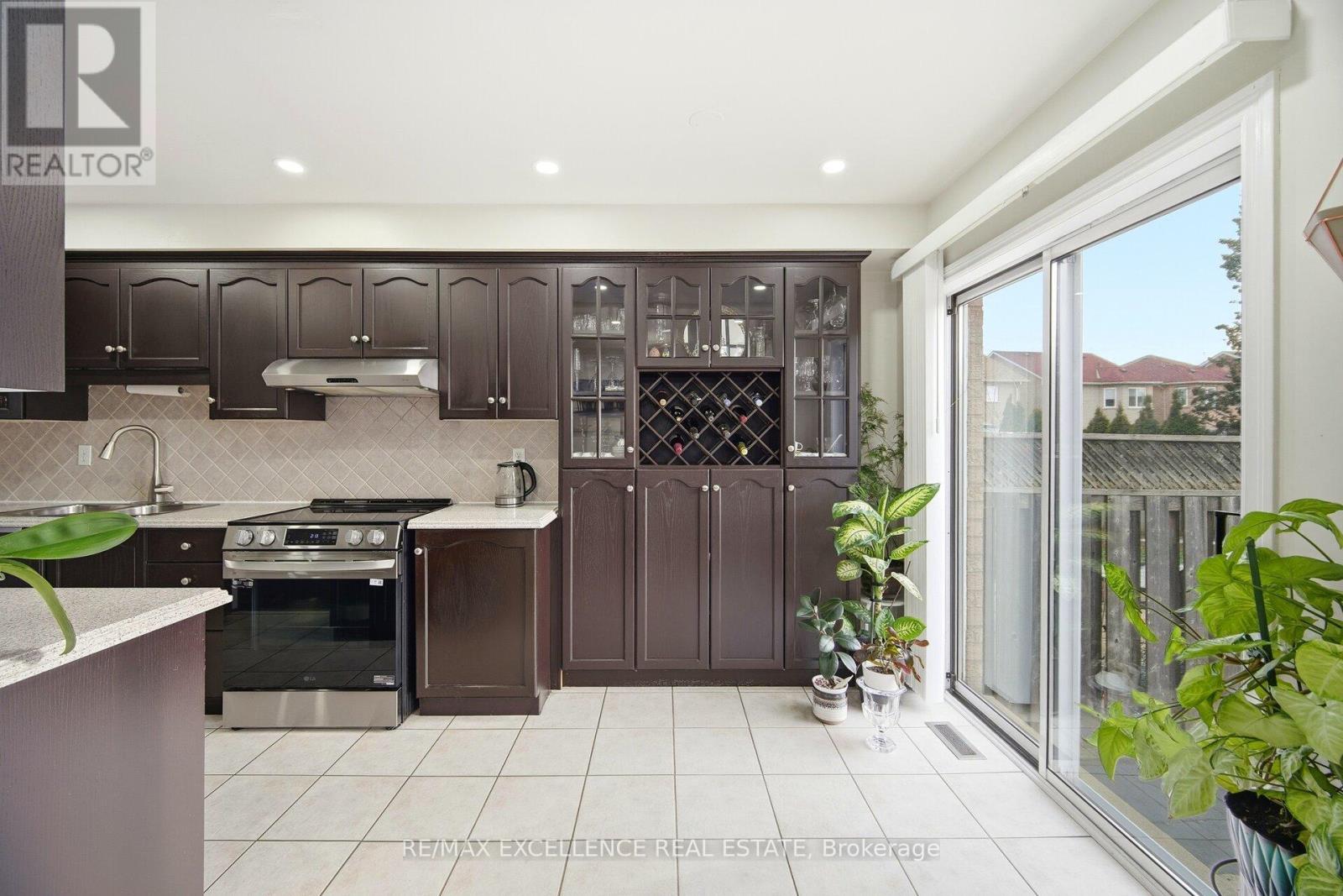 38 Coppermill Drive, Brampton, ON - Indoor Photo Showing Kitchen