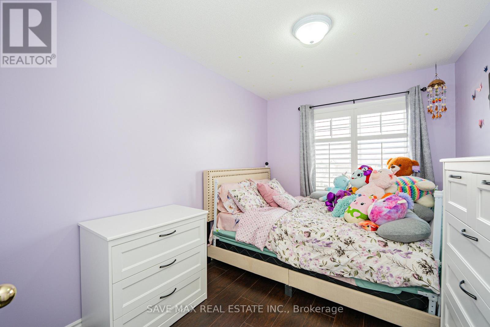 18 New Pines Trail, Brampton, ON - Indoor Photo Showing Bedroom