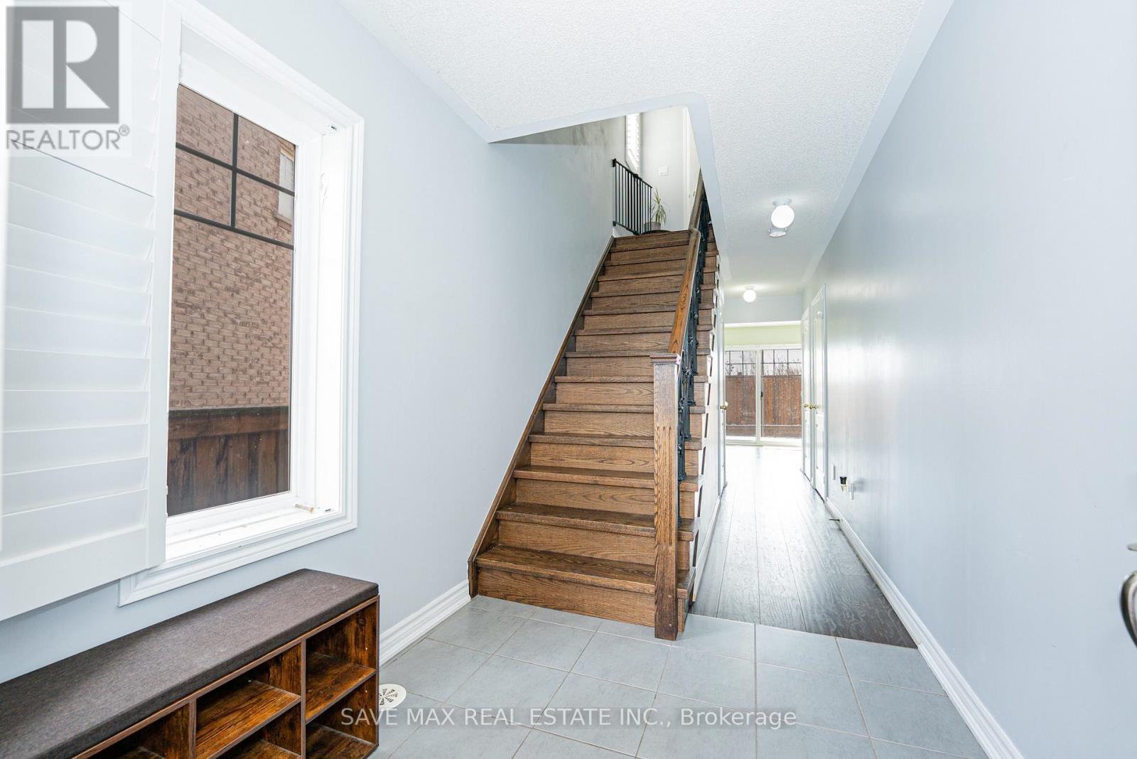 18 New Pines Trail, Brampton, ON - Indoor Photo Showing Other Room