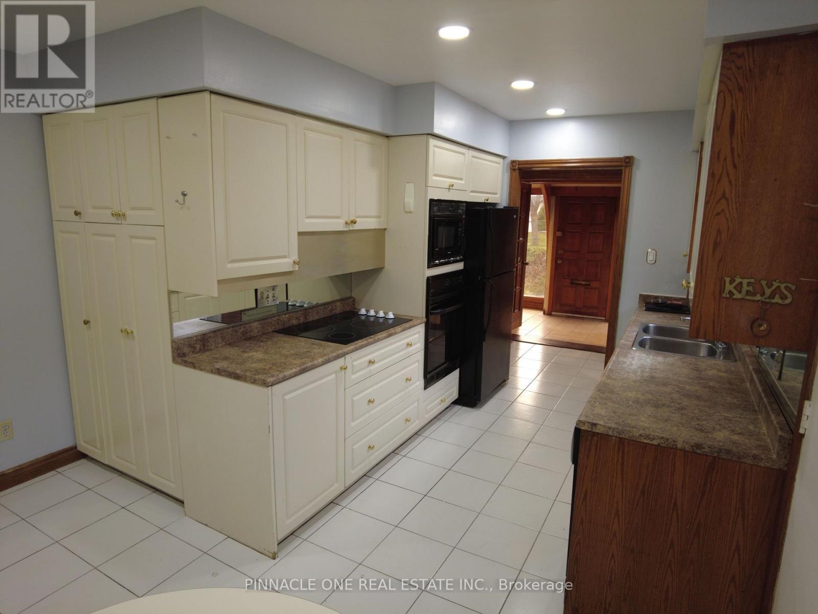 76 Sealstone Terrace, Toronto, ON - Indoor Photo Showing Kitchen With Double Sink